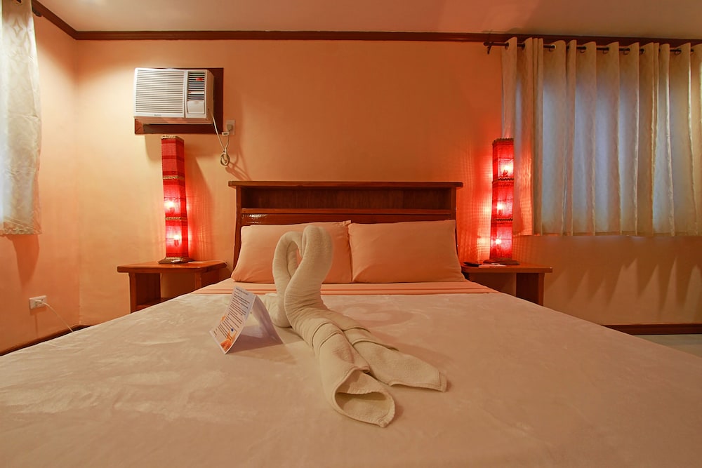 DELUXE, QUEEN BED