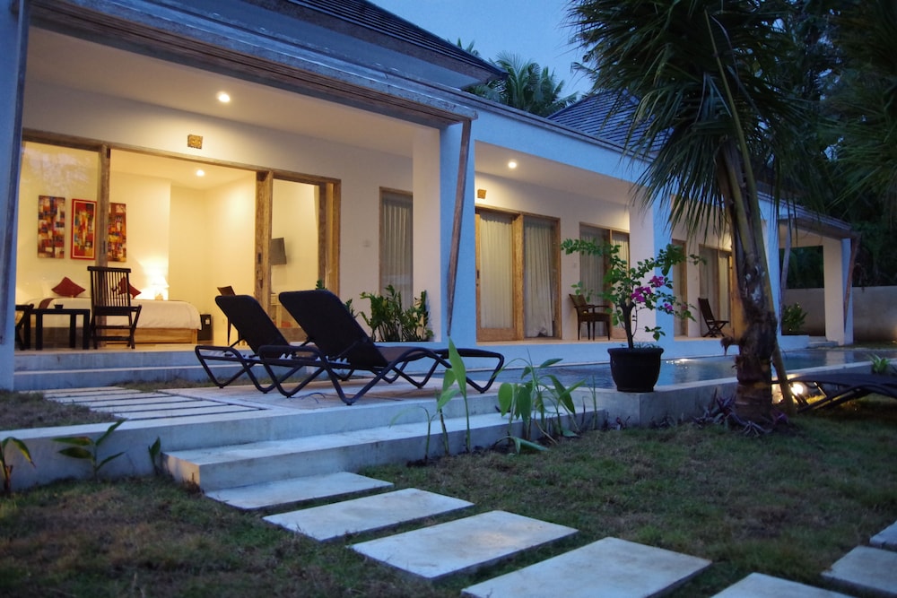 Bali Taman Sari Villa and Restaurant 12/18