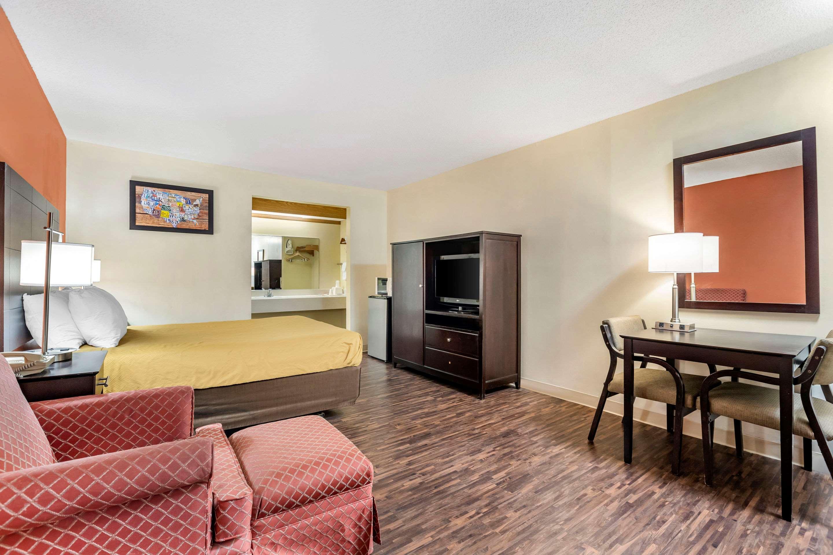 Econo Lodge Urbandale-Northwest Des Moines 14/18
