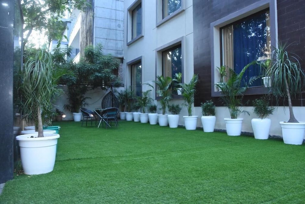 Posh Garden Inn Gurgaon 41/50