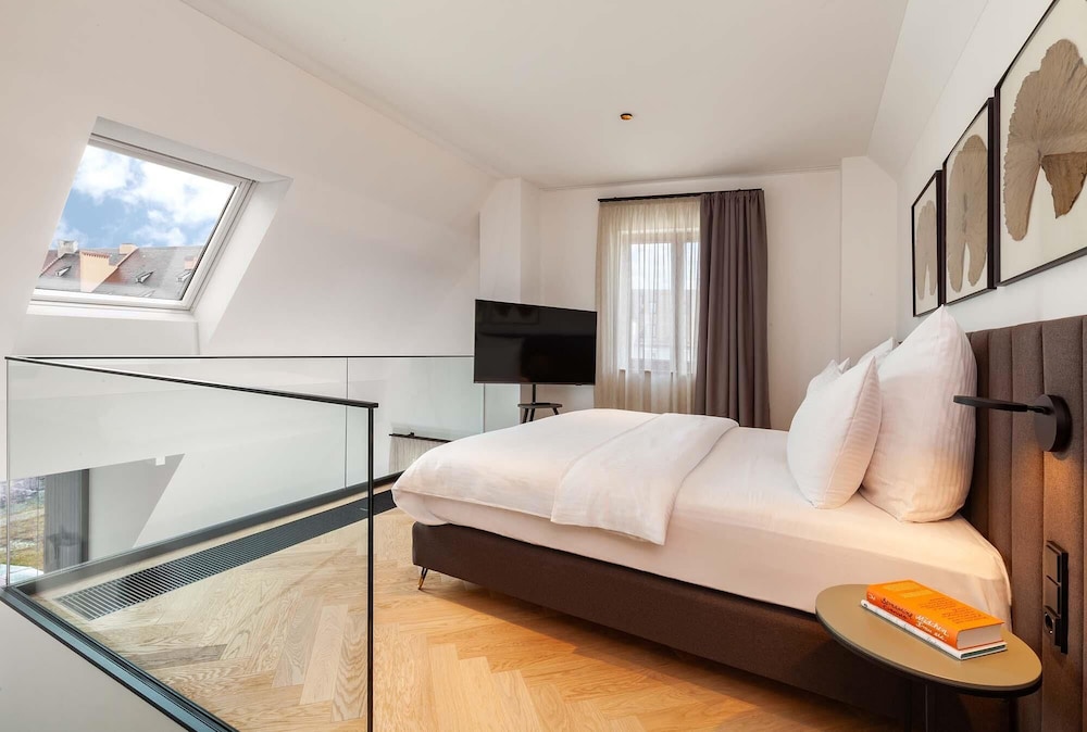 Pool, Deluxe, Suite