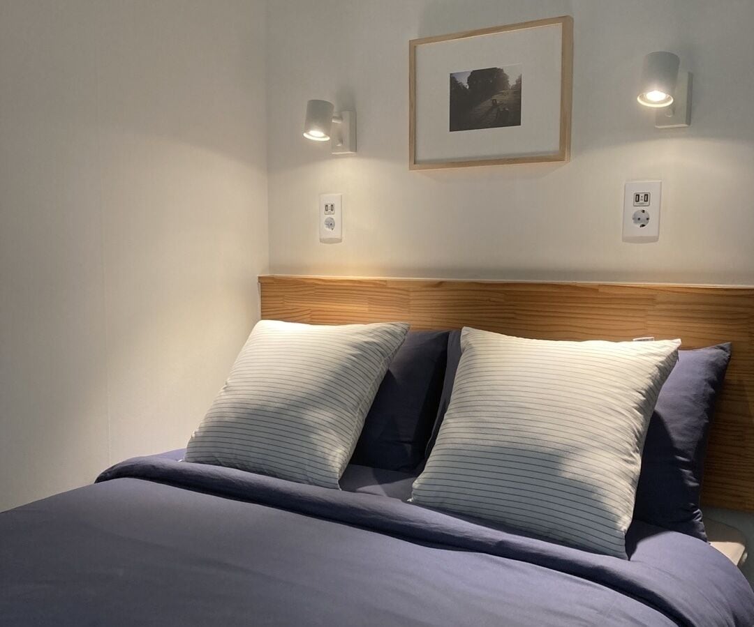 ROOM, DOUBLE BED