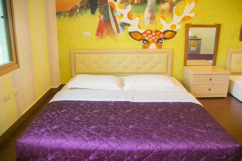 ROOM, QUADRUPLE