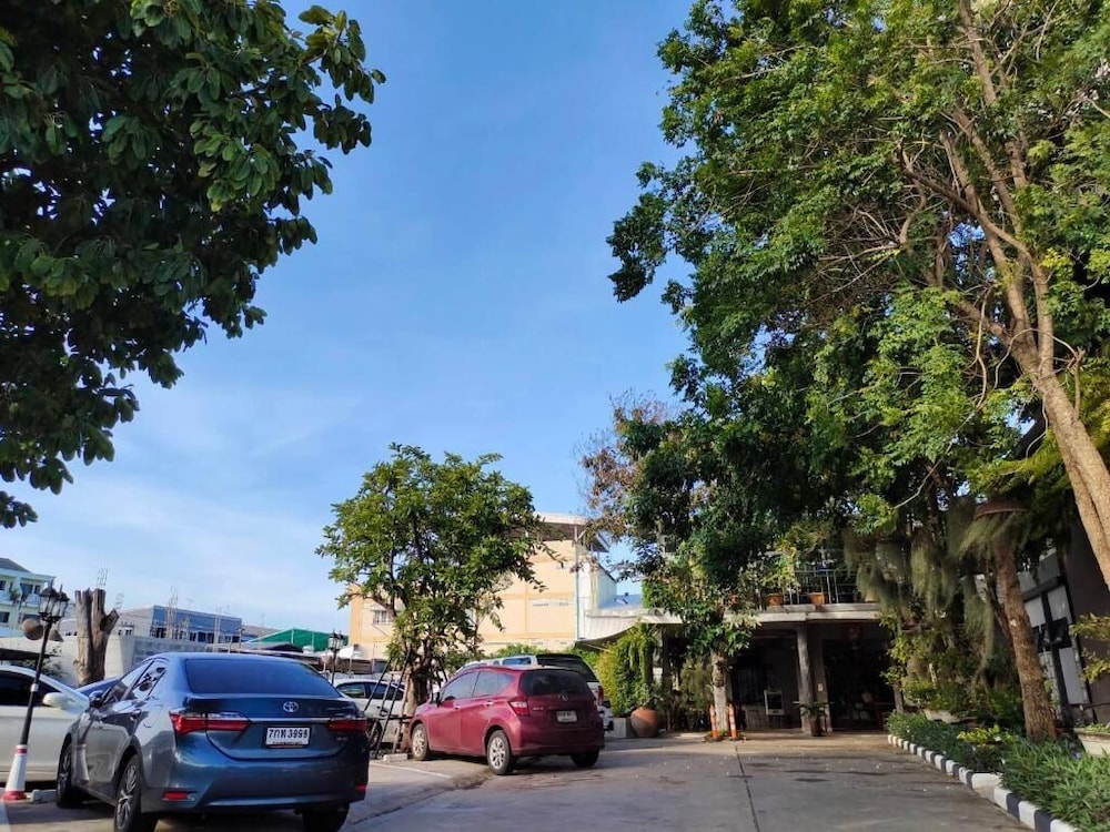 Qoo Hotel 63/64