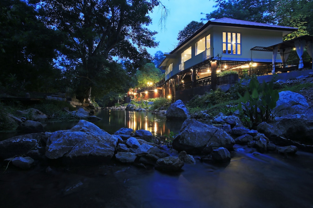 Zantiis Ndol Villas in MUAK LEK