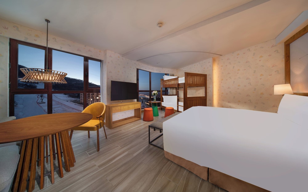 Premium, Family, King Bed, Bunk Bed