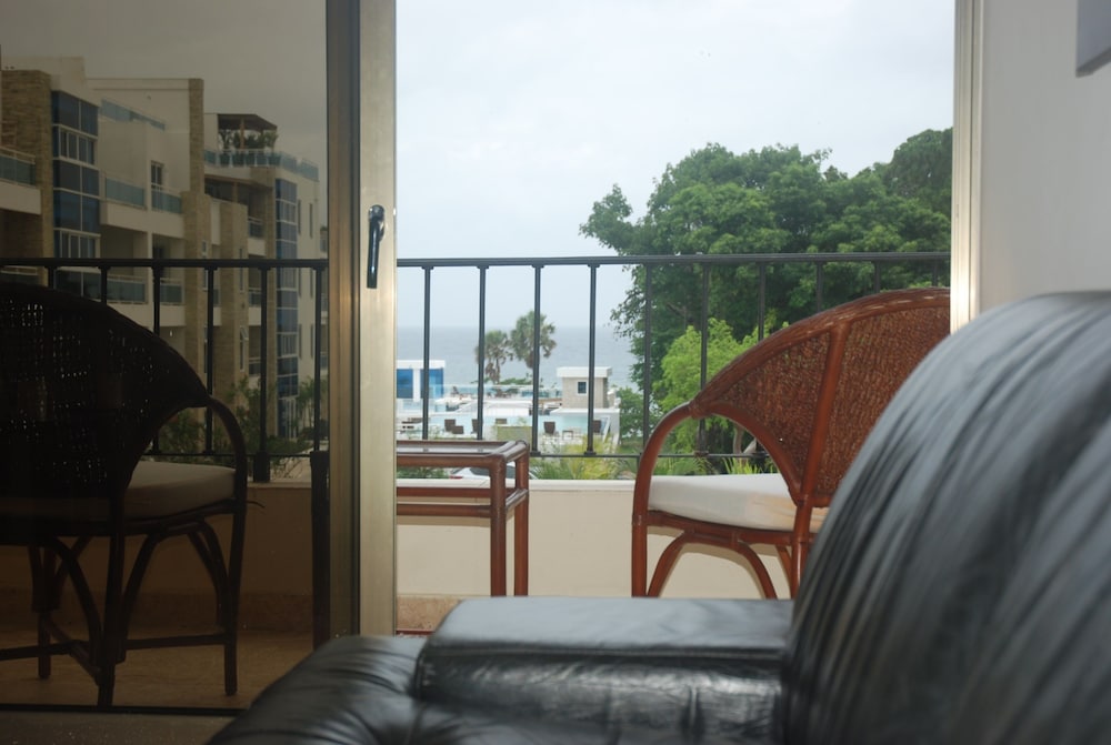 E And J Beach Condos 12/35