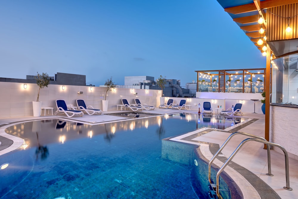 swimming pool spa