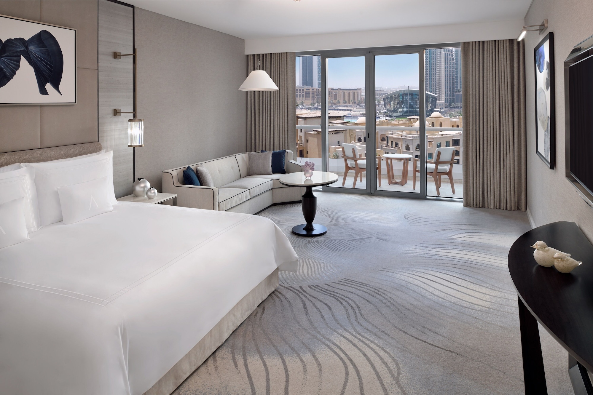 Club, King Bed