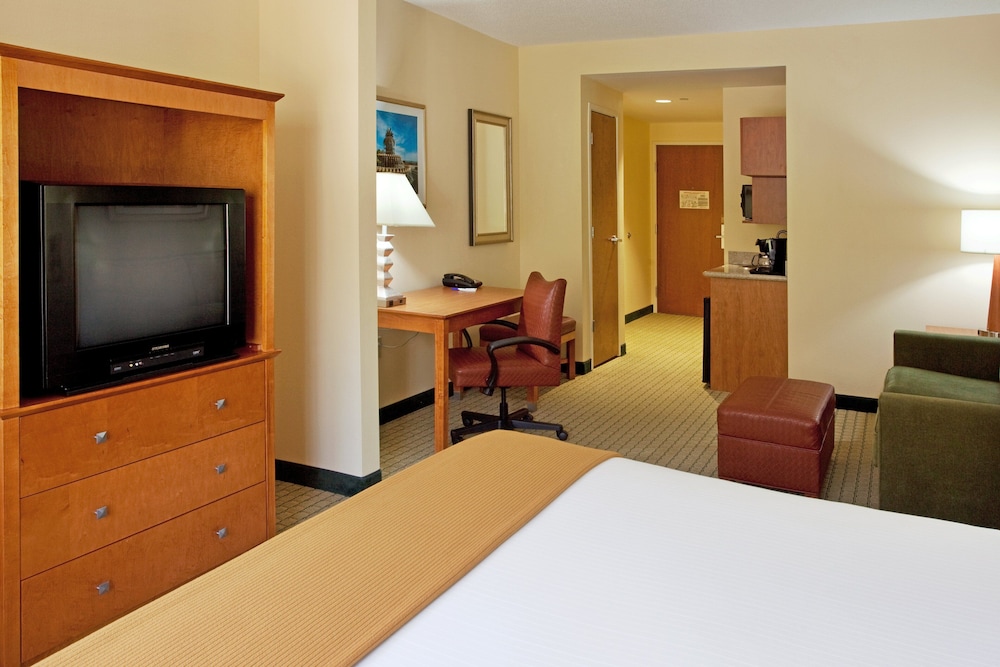 Holiday Inn Express Hotel And Suites Charleston North 18/56