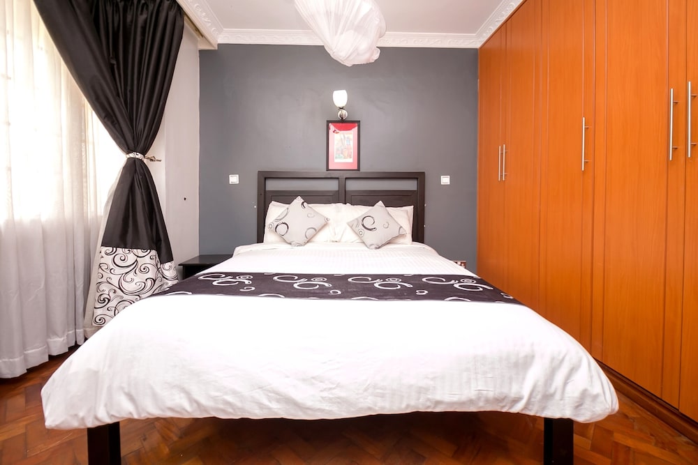 Meltonia Luxury Suites 7/50