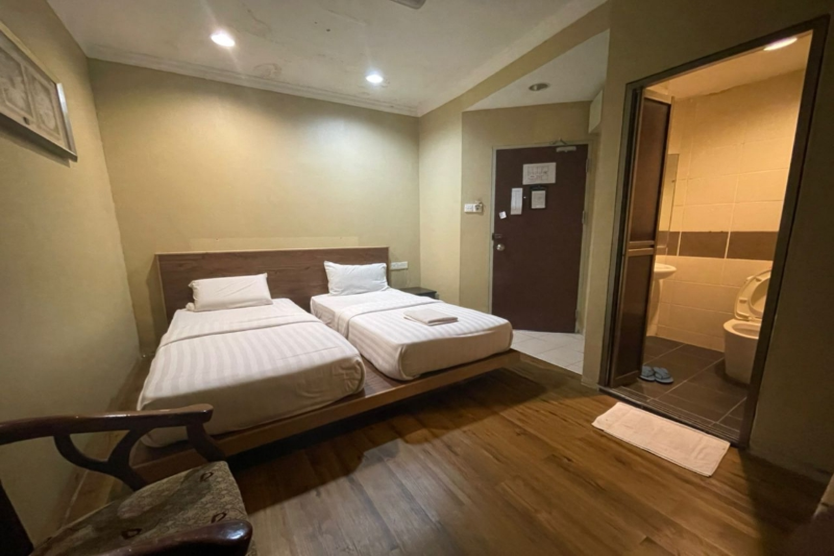OYO 90411 Perdana Hotel Labuan 11/29