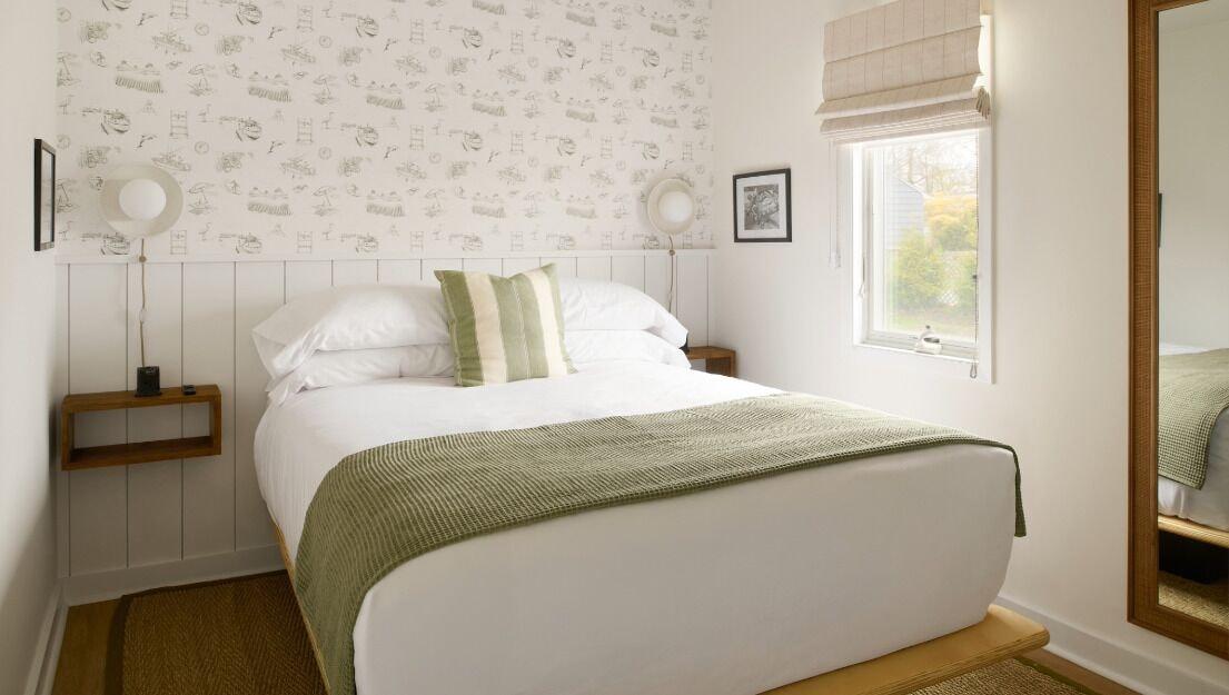 Suite, Queen Bed, Water Front