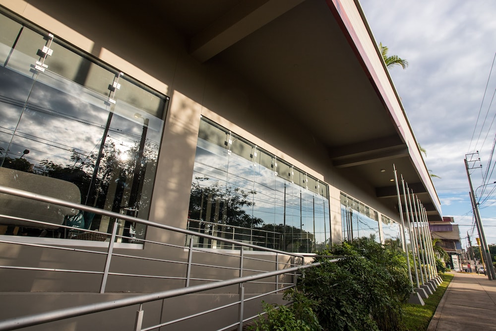 Wyndham Costa Del Sol Pucallpa 1/72