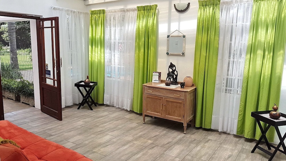 Six Valk Avenue Self Catering Guest House 3/50