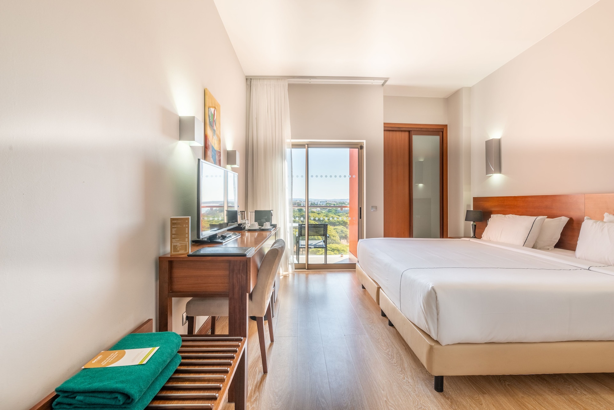 SUPERIOR, DOUBLE OR TWIN BED