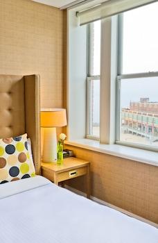 Deluxe, Multiple Beds, Partial Ocean View