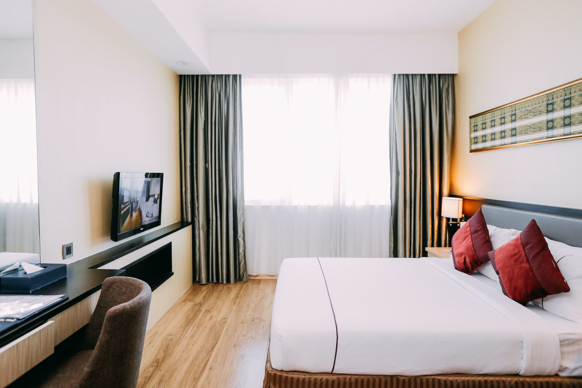 DELUXE, EXECUTIVE, QUEEN BED