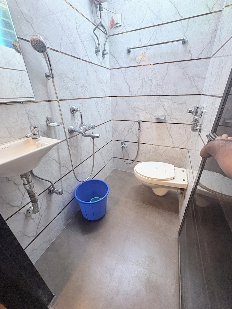 Hotel Broadway Colaba Mumbai 50/50