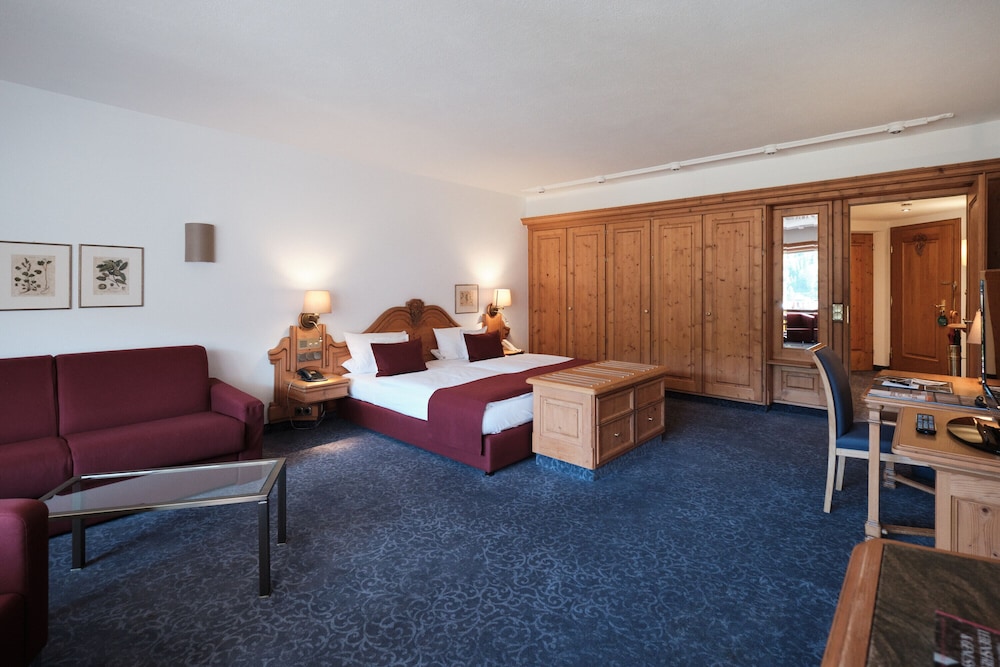 Classic, Superior, King Bed, Valley View, Sofa
