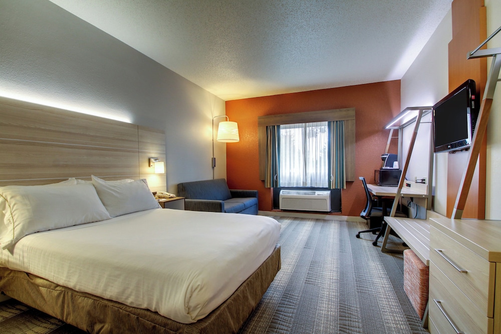 Holiday Inn Express Milwaukee N Brown Deer Mequon 18/67