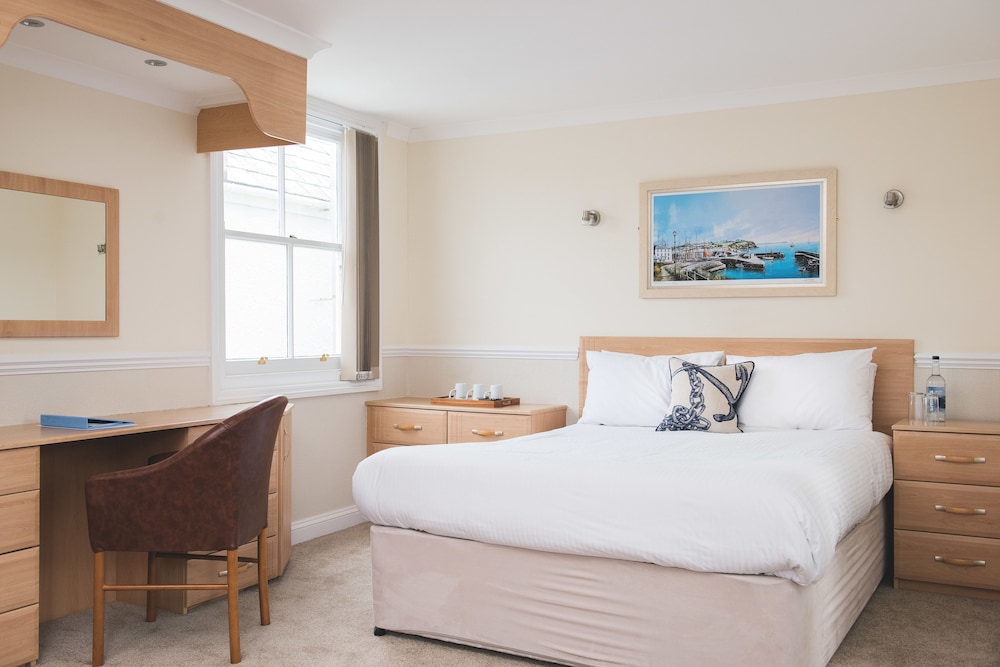 Pier House 6/50