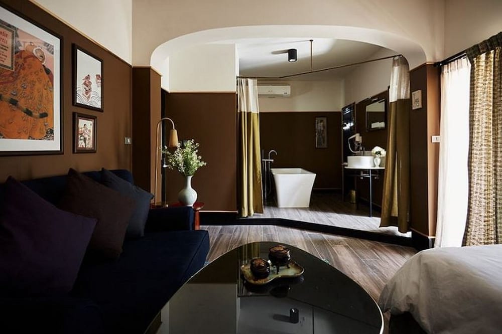 JOSH HOTEL 50/71