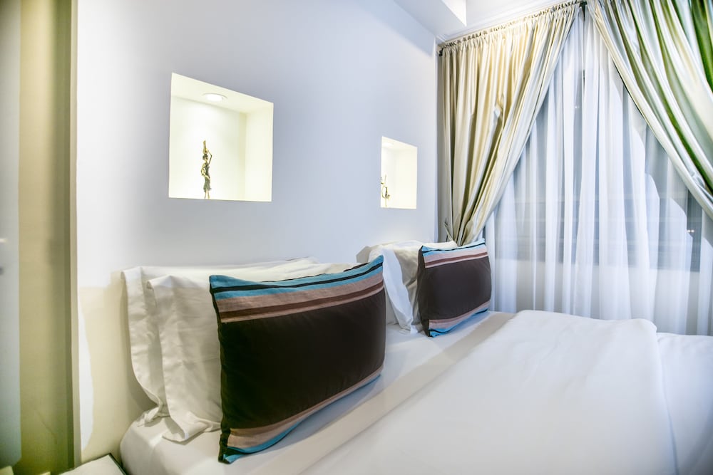Home Residence Hotel 9/18