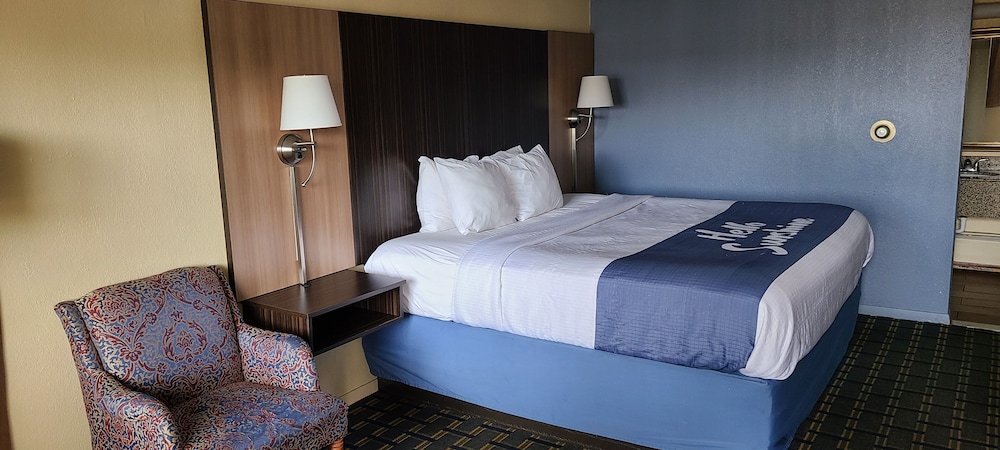 Days Inn by Wyndham Tonawanda/Buffalo 10/33