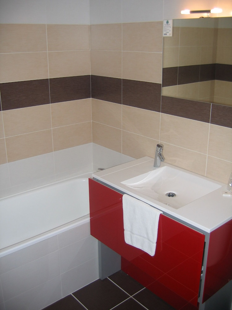 Ibis Styles Annecy Gare Centre 8/58