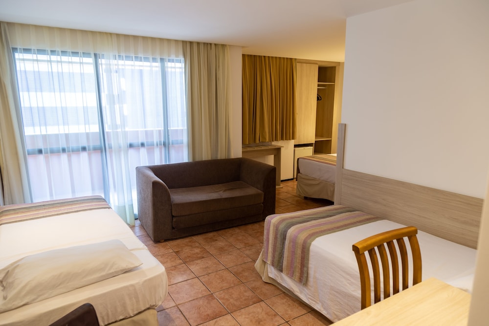 Plaza Praia Suites 39/75