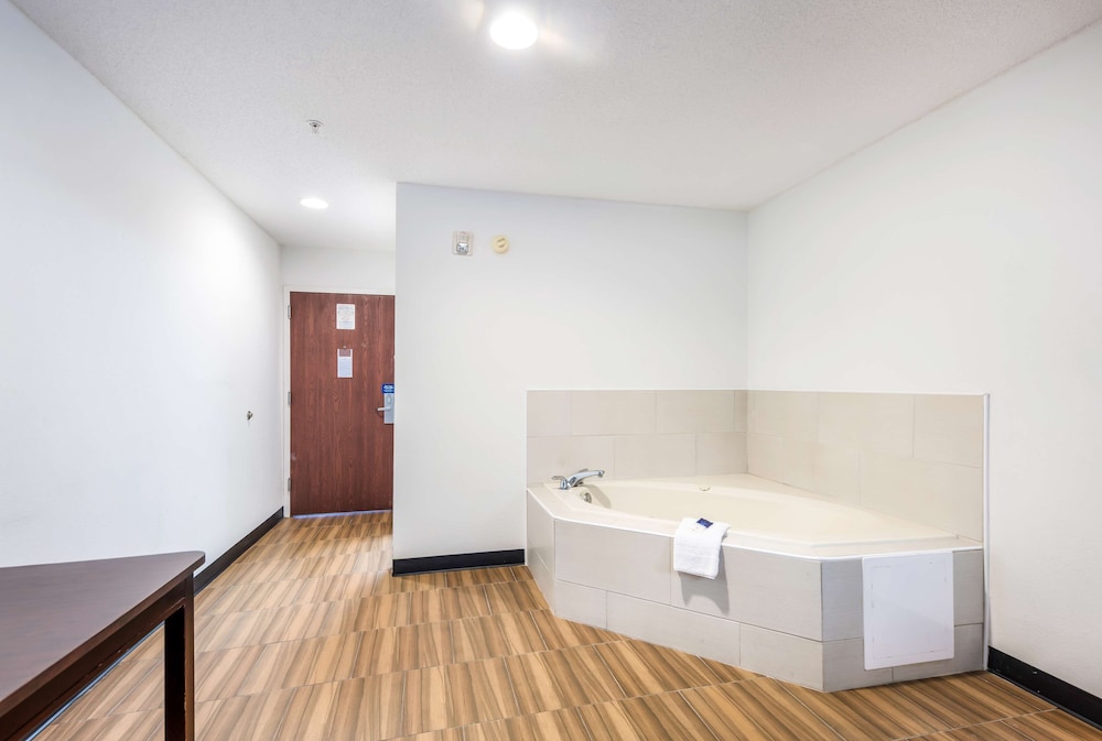 Golden Isles Inn & Suites Brunswick South 17/38