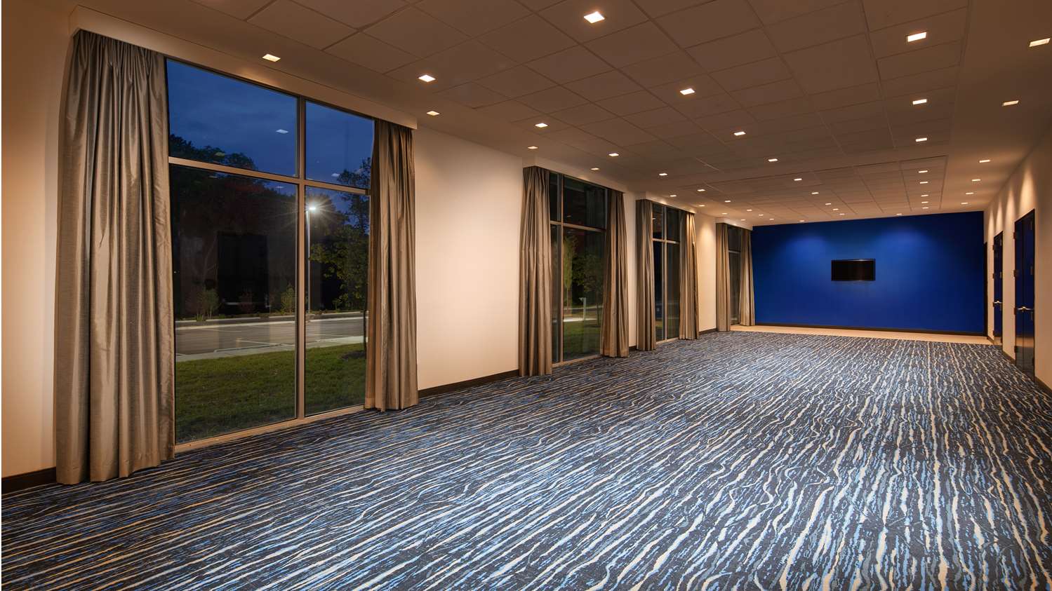Glo Best Western Nashville 41/43
