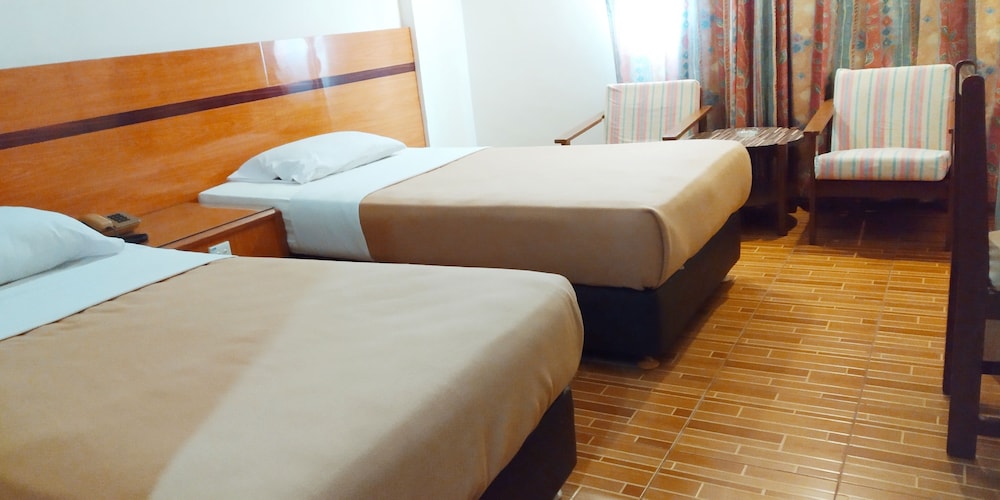 Paradise Hotel 23/39