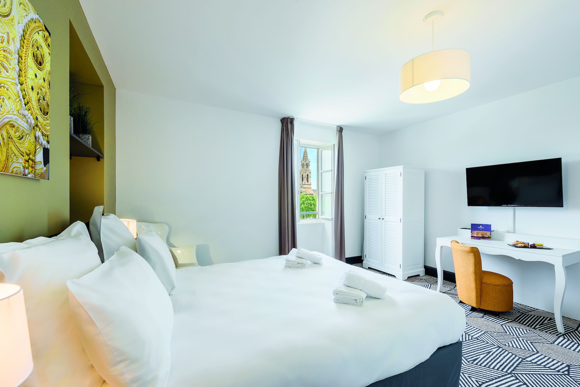 STUDIO, DOUBLE BED
