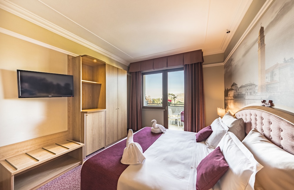 Villa Fiorita Hotel 12/50