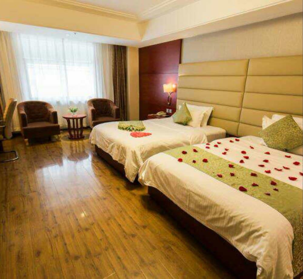 K Raphael Hotel 6/11