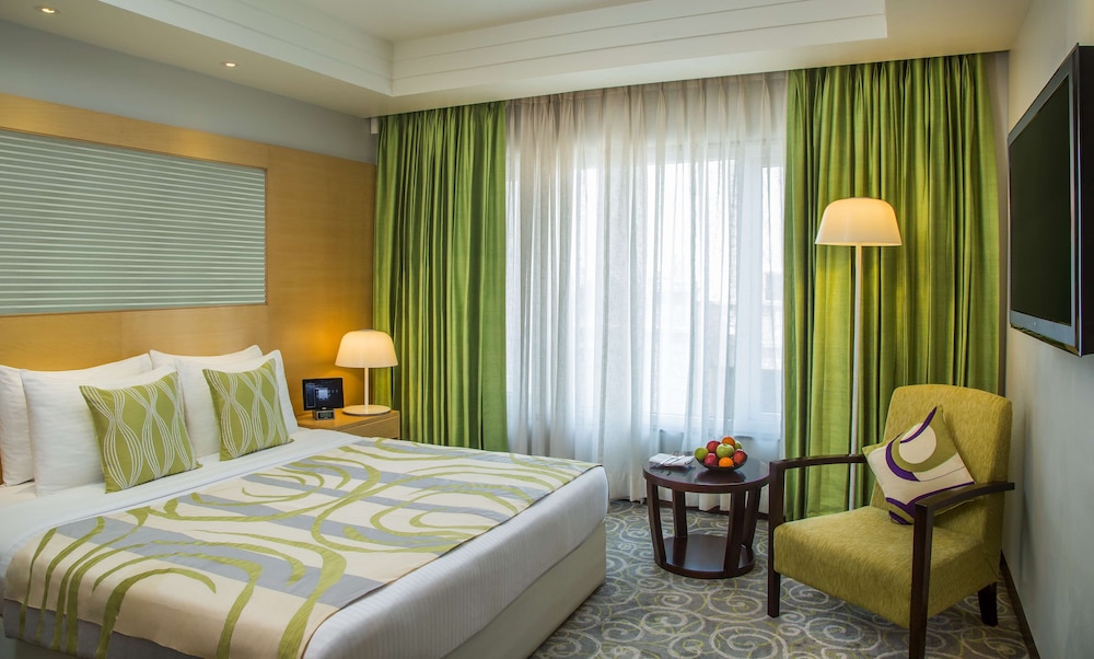 Radisson Blu Hotel Ahmedabad 10/71