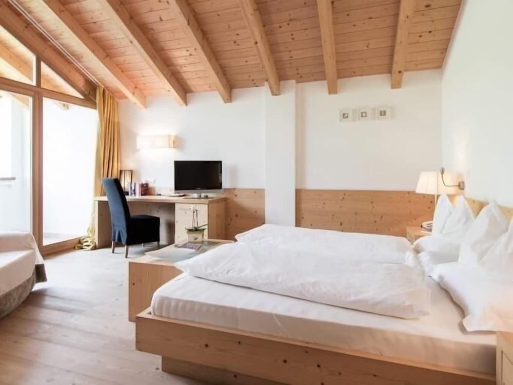 Alpine Hotel Ciasa Lara 13/40