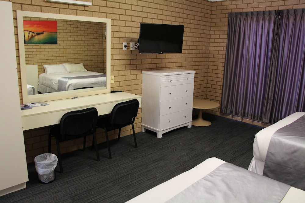 Carnarvon Motel 53/60