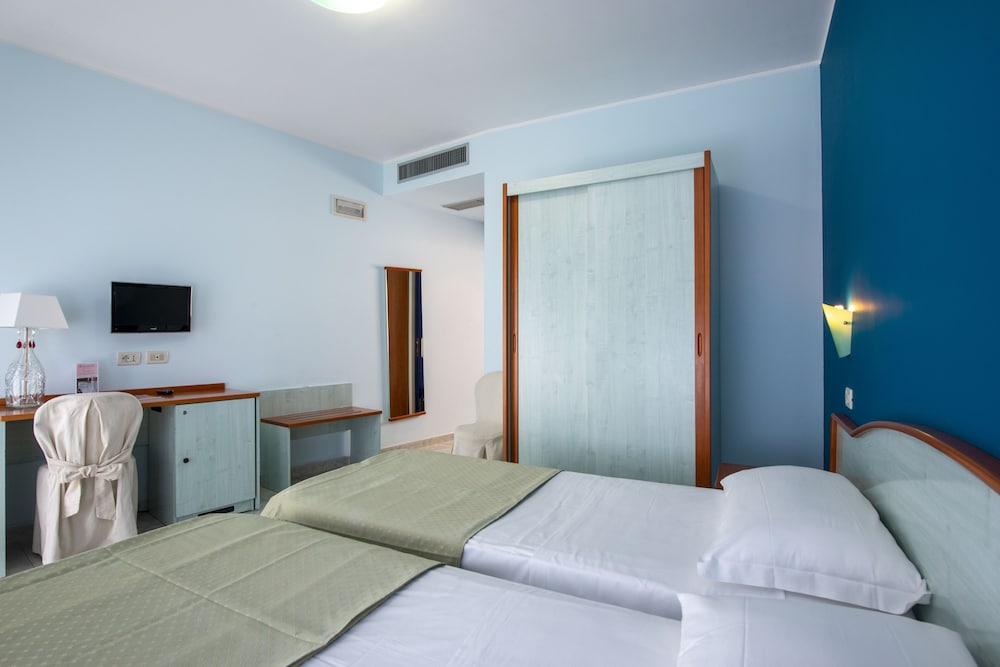 Atlantis Palace Hotel 6/50