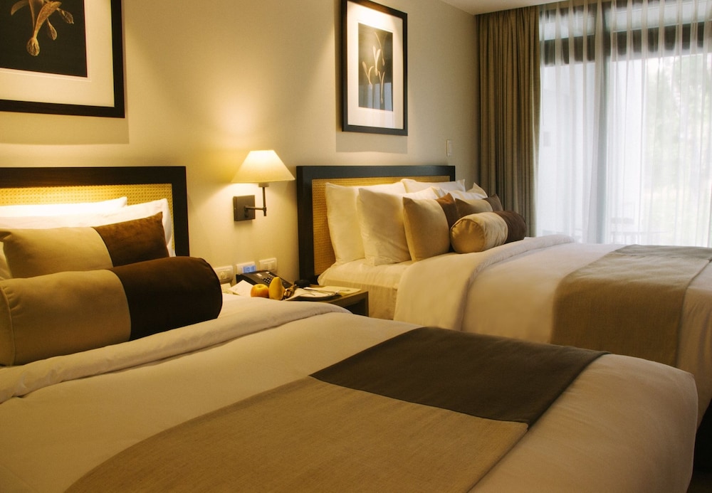 Standard, King Bed, Garden View