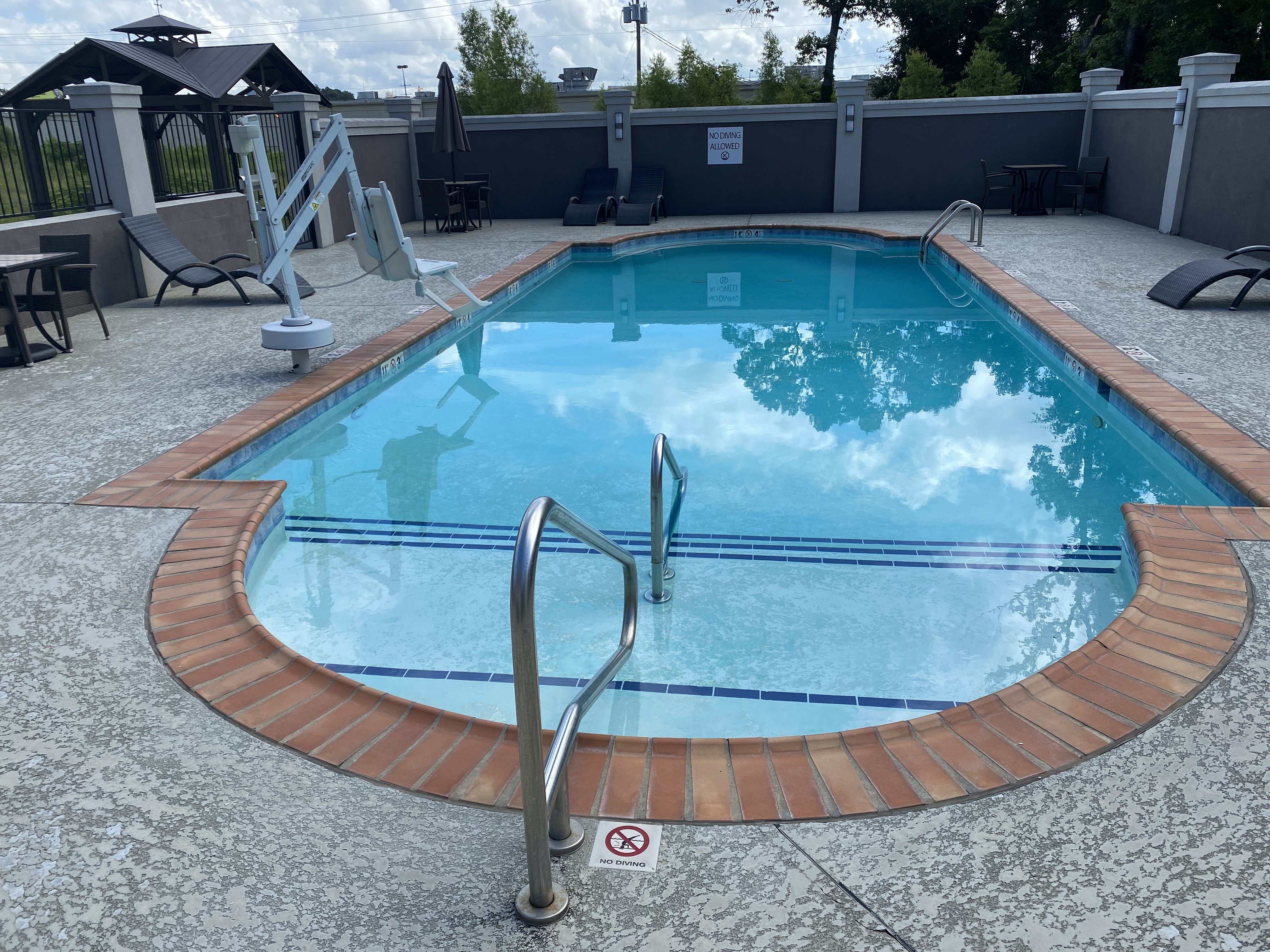 HOLIDAY INN EXPRESS PINEVILLE-ALEXANDRIA AREA 34/49