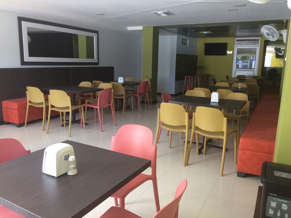 Hotel Ayenda 56 Avenue Plaza 1322 19/28