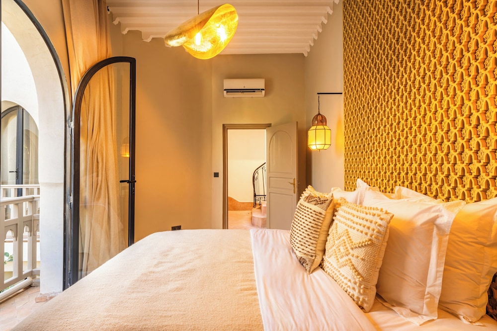 Riad XO Amira Victoria 7/50