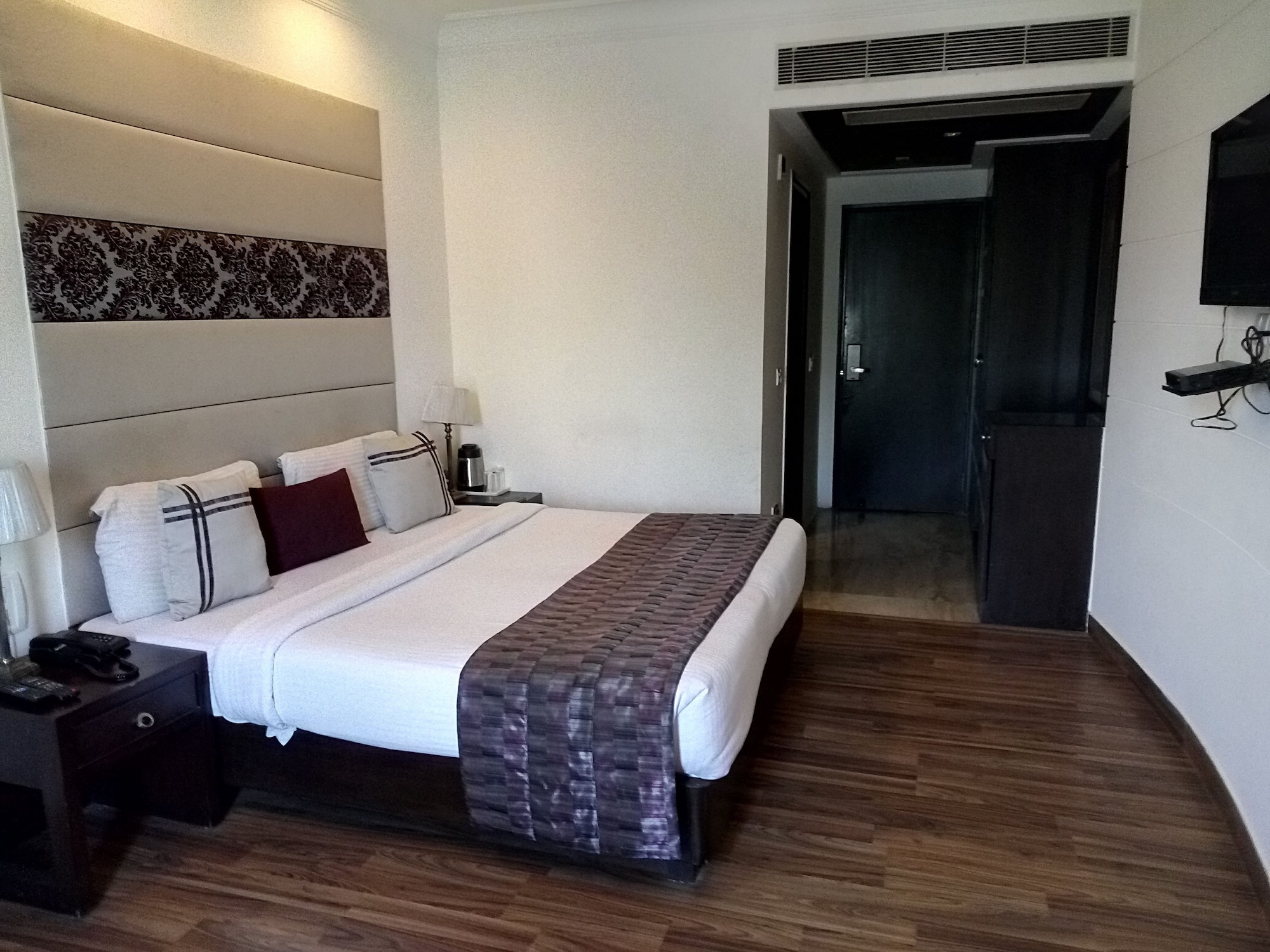 Super, Deluxe, Double Bed