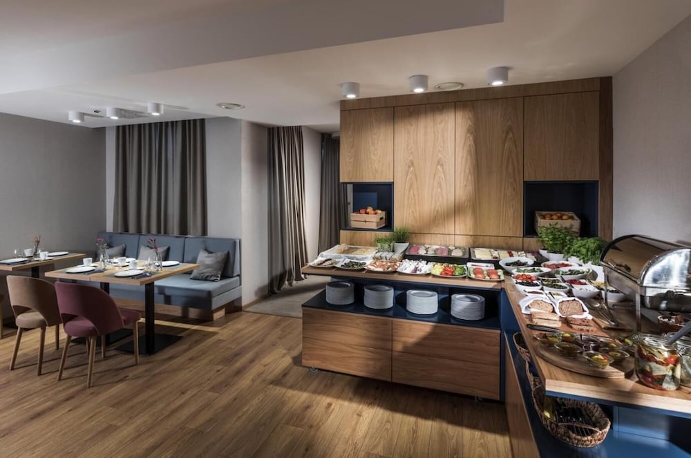 Hotel Antares 28/50