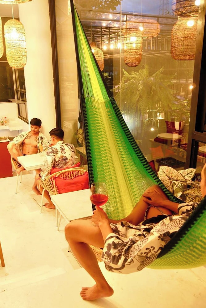 Blu Cabin Ari Stylish Gay Poshtel 70/73