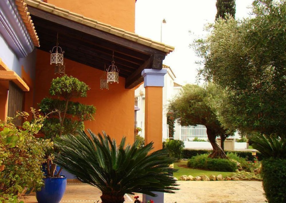 APARTHOTEL LA ESPADANA in ROTA