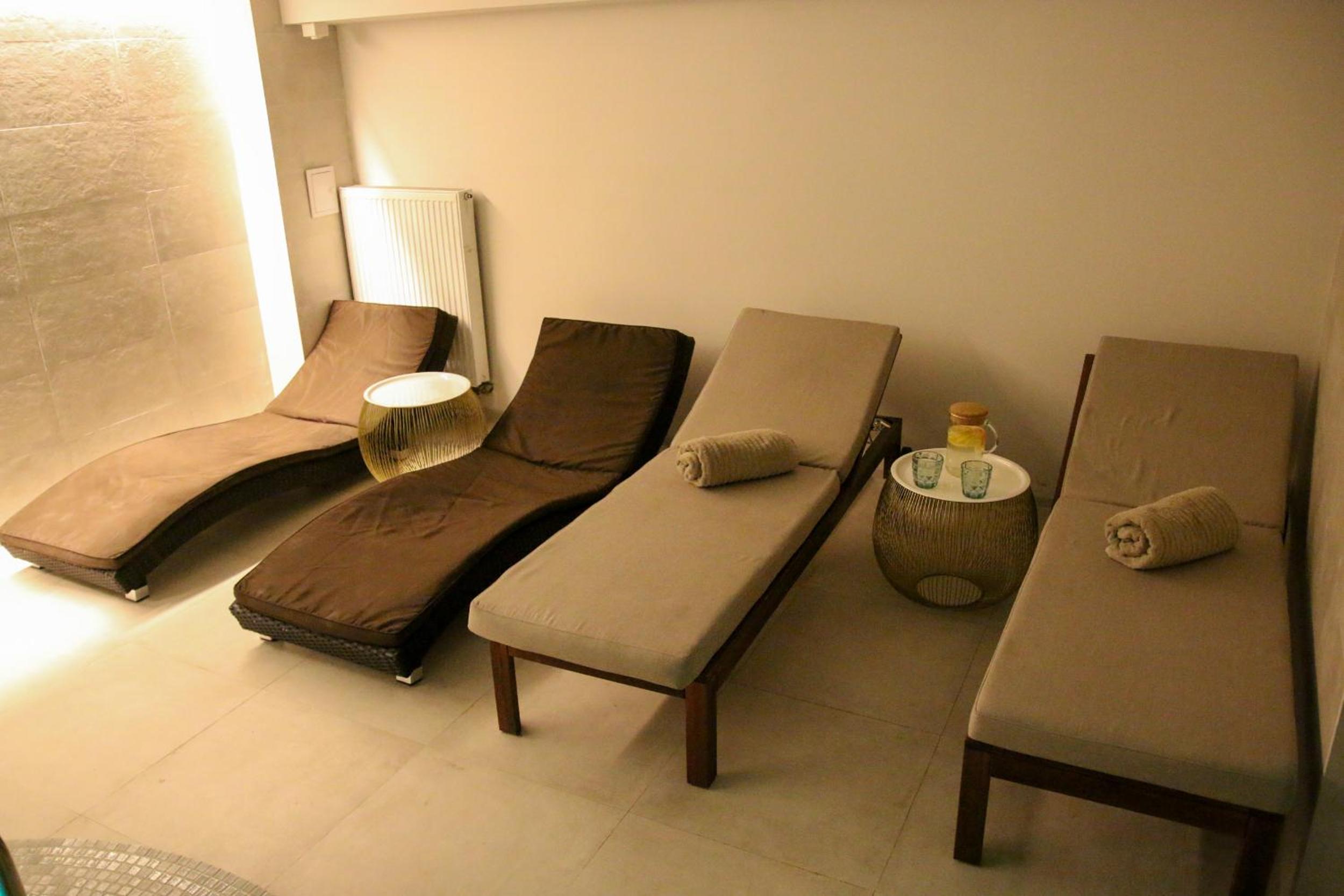 Carol Boutique & SPA ex Vila Cornelia 42/54
